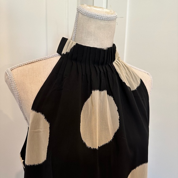 High-neck Polka Dot Top - Picture 2 of 5